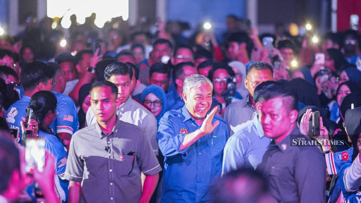 Zahid calls on Johor youth to back Onn Hafiz for continued state development