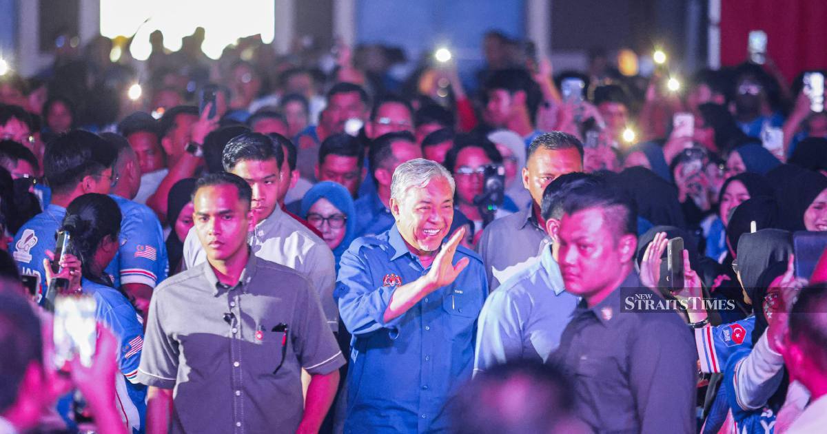 Zahid calls on Johor youth to back Onn Hafiz for continued state development