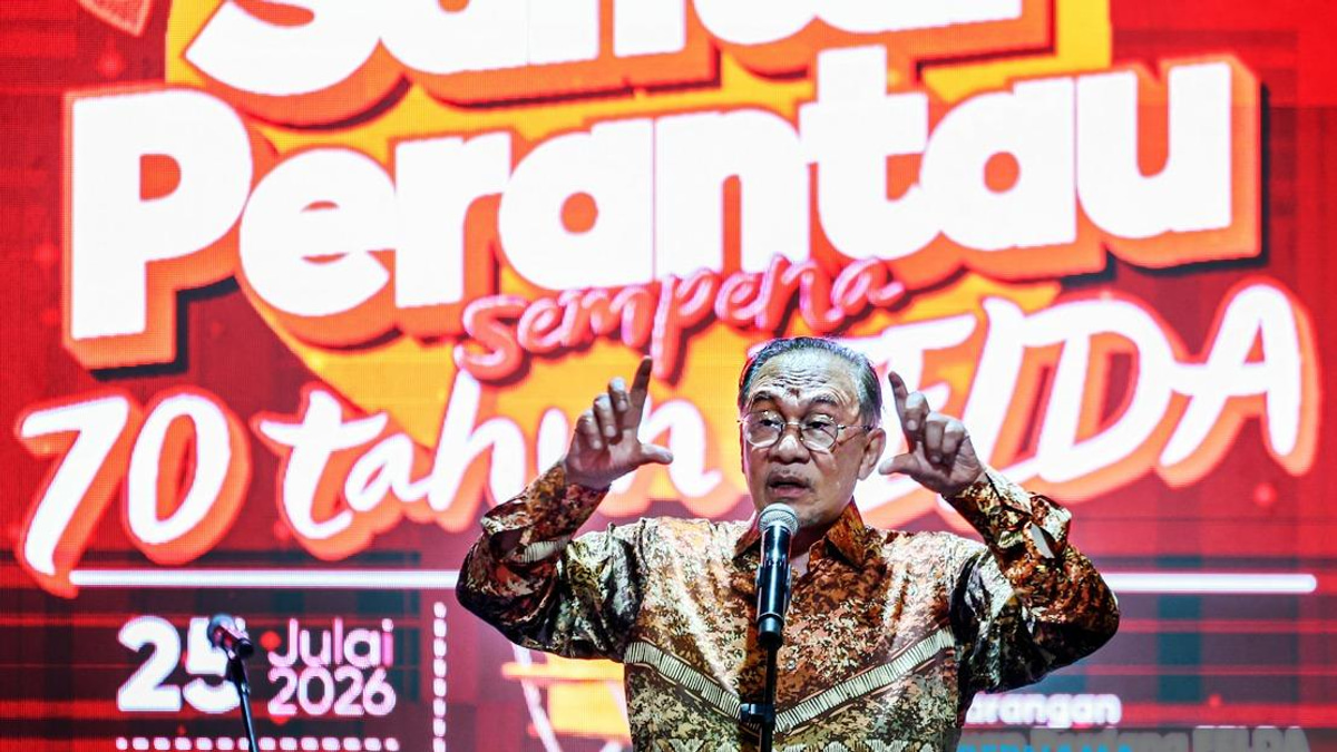 Anwar Pushes for Swift Implementation of Seven Felda Support Schemes