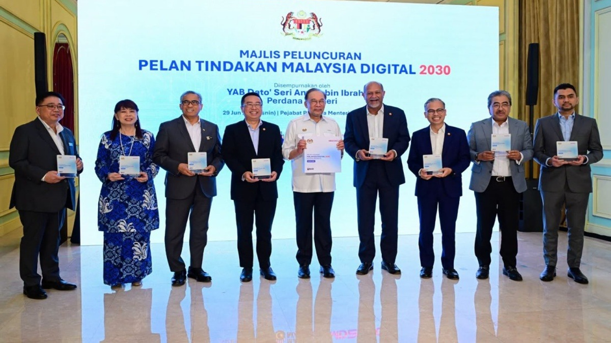 Malaysia's Civil Service Cuts Paper Waste by 116,000 Reams, Saves RM1.99 Million