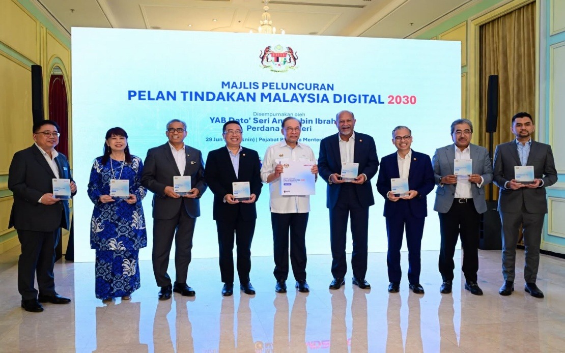 Malaysia's Civil Service Cuts Paper Waste by 116,000 Reams, Saves RM1.99 Million