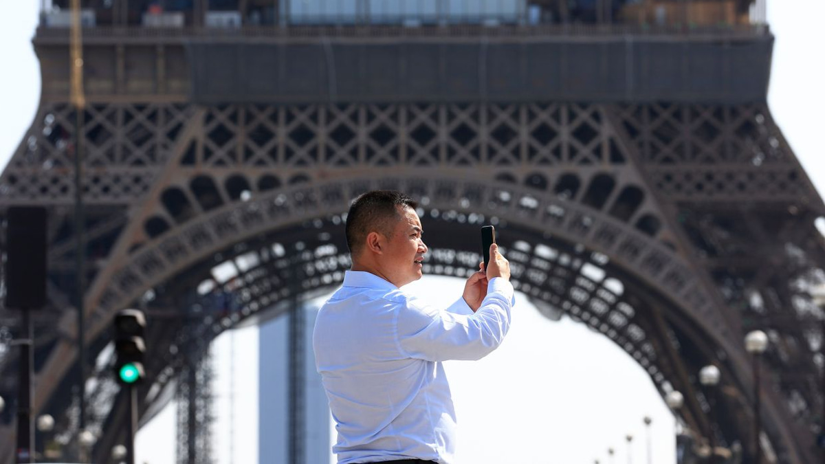France's Strict New Ban on Unsolicited Calls Takes Effect, Raising Regional Employment Concerns