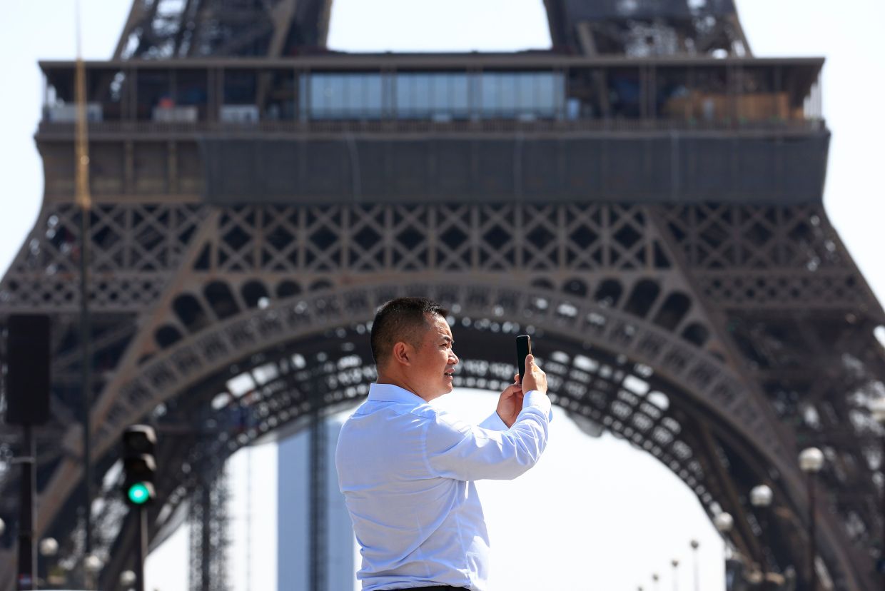 France's Strict New Ban on Unsolicited Calls Takes Effect, Raising Regional Employment Concerns