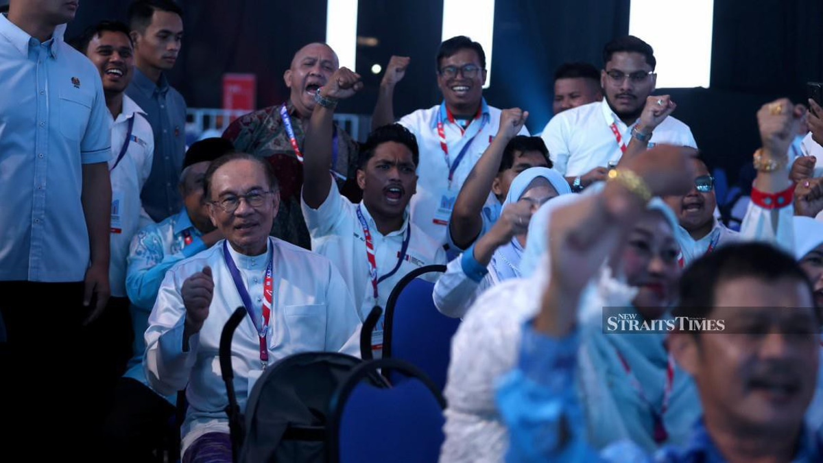 Anwar signals fresh scrutiny of Felda's governance as debt crisis deepens