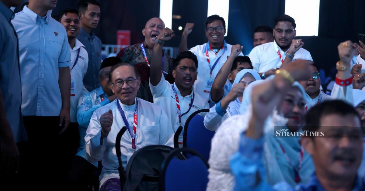Anwar signals fresh scrutiny of Felda's governance as debt crisis deepens