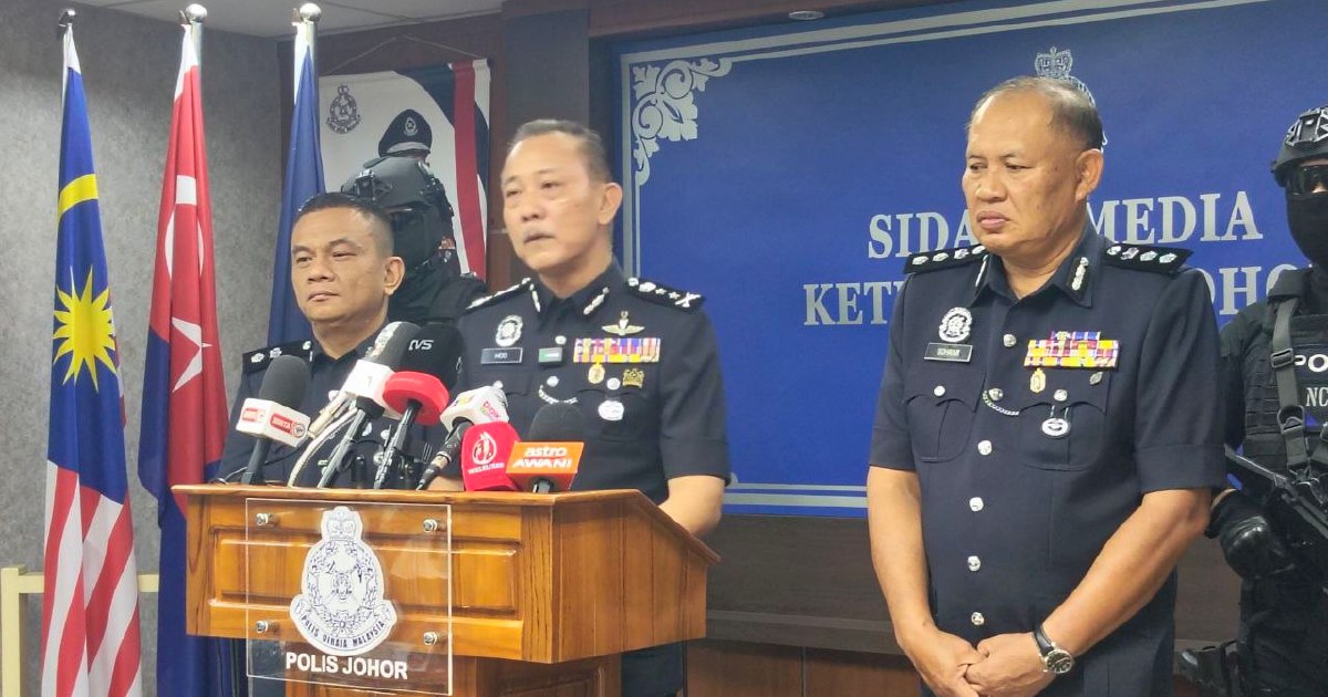 Five Arrested Over Inverted Malaysian and Johor State Flags