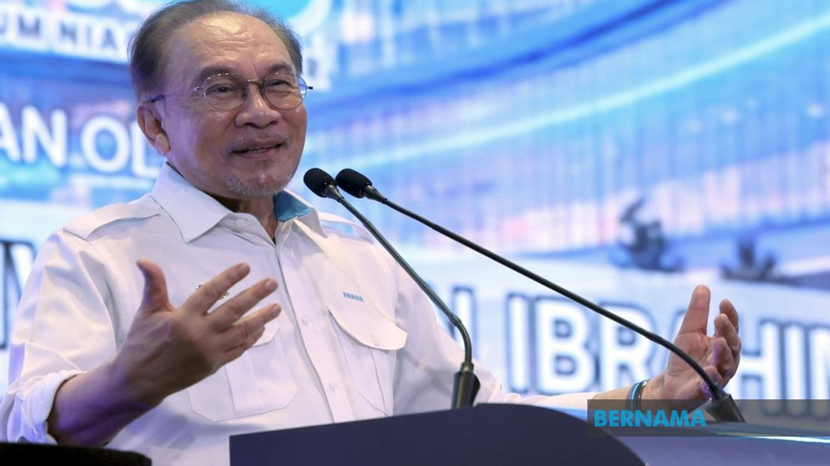 Mentorship Over Mandates: PM Anwar Shifts Bumiputera Entrepreneur Development Strategy