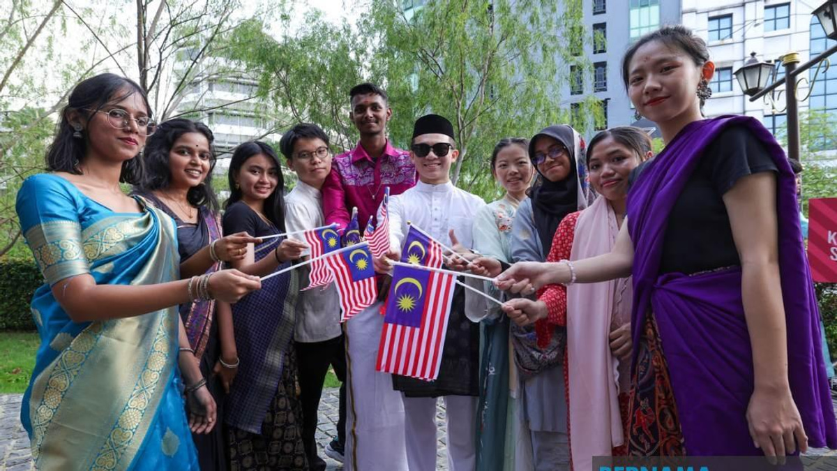 Lee Lam Thye Condemns Divisive Rhetoric, Calls for Unity and Shared National Purpose