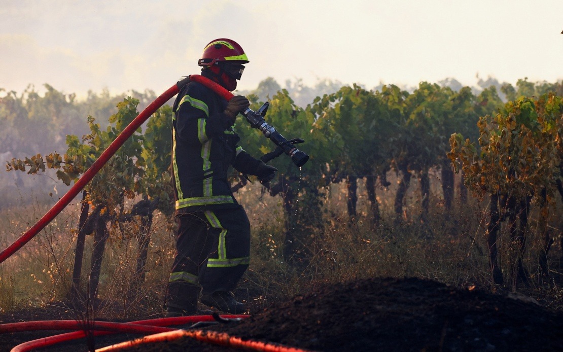 Massive Wildfire in Southeast France Forces Hundreds to Evacuate, Leaves Thousands Without Power