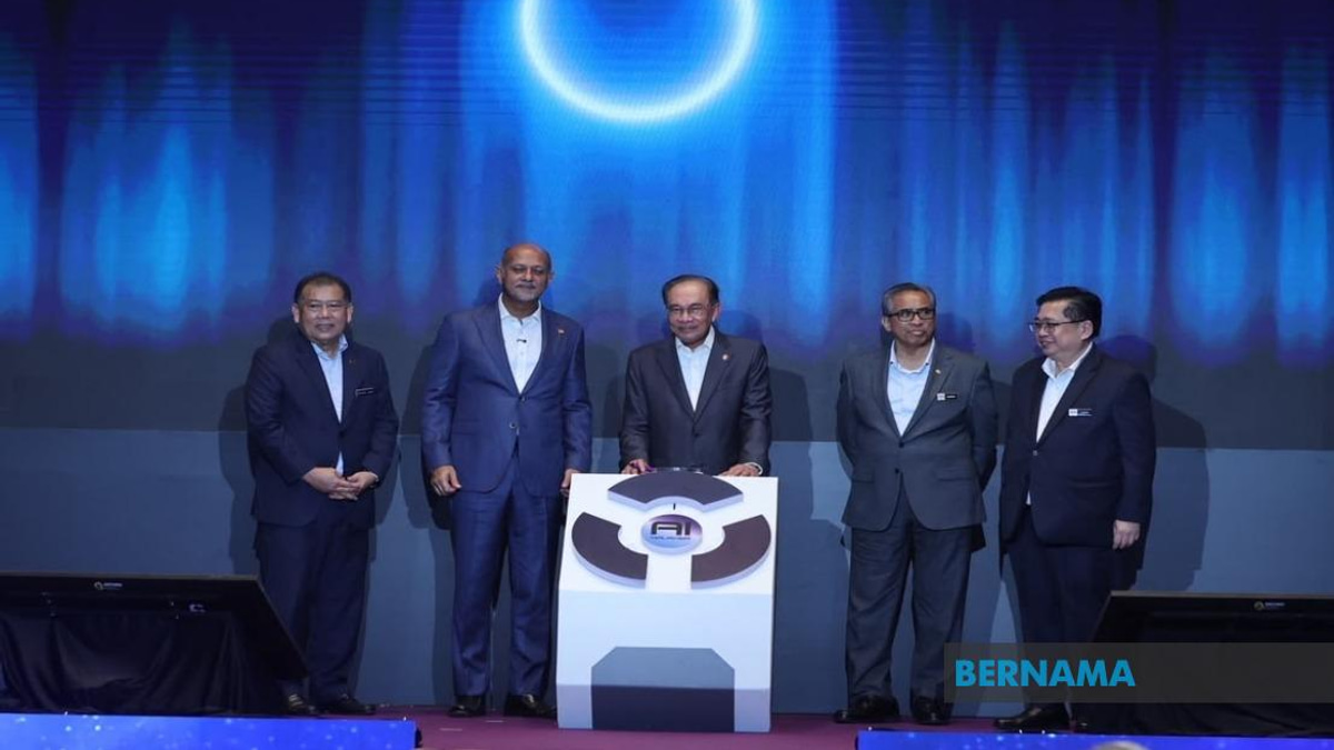 Government to Provide Free AI Software for Young Malaysians Completing Digital Courses
