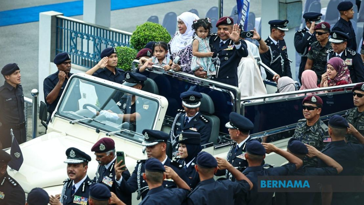 PDRM Must Enforce Law Without Favor to Gain World-Class Status, Says Retiring Deputy IGP