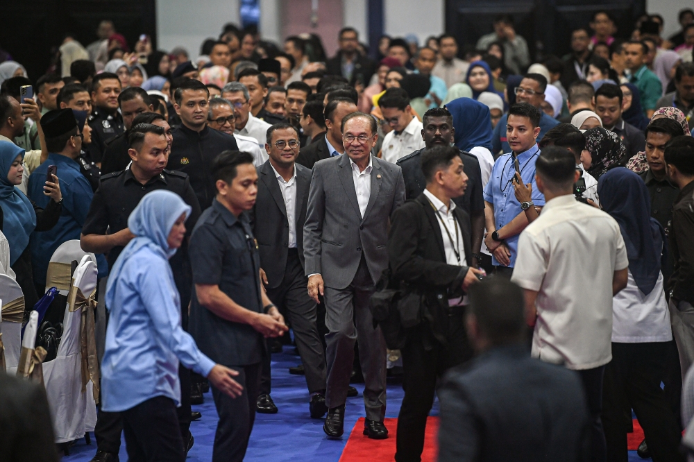 Anwar Offers Apology for Stern Civil Service Message, Clarifies Intent on Public Sector Reform