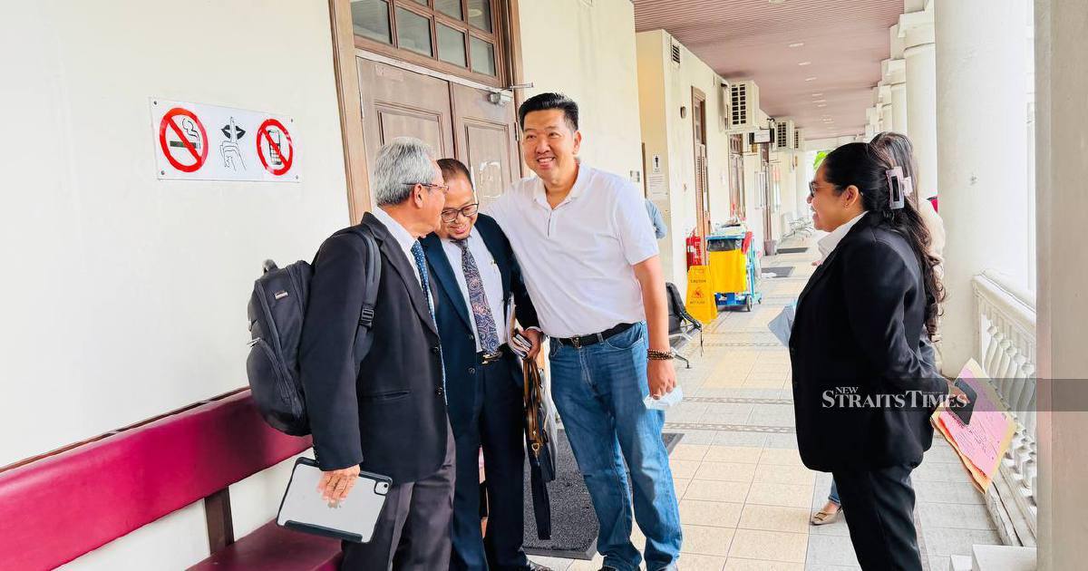 Four men acquitted in broad daylight assault on lawyer