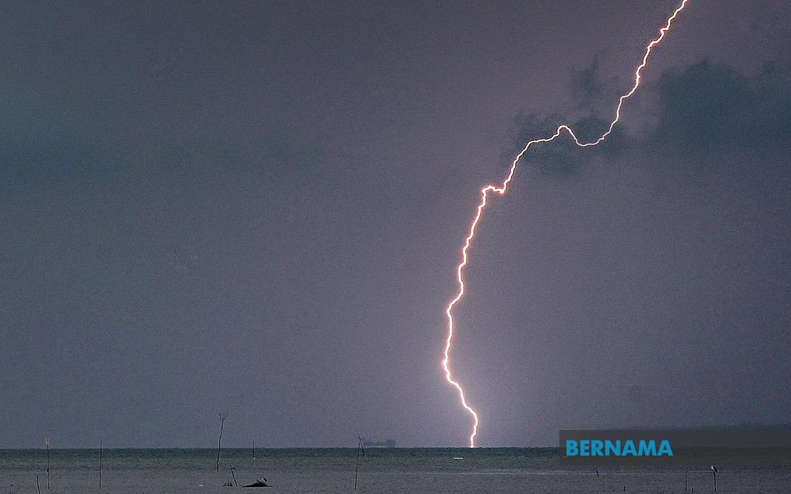 Severe Weather Alert: Seven States and Labuan Face Thunderstorms and Heavy Rain Until Evening