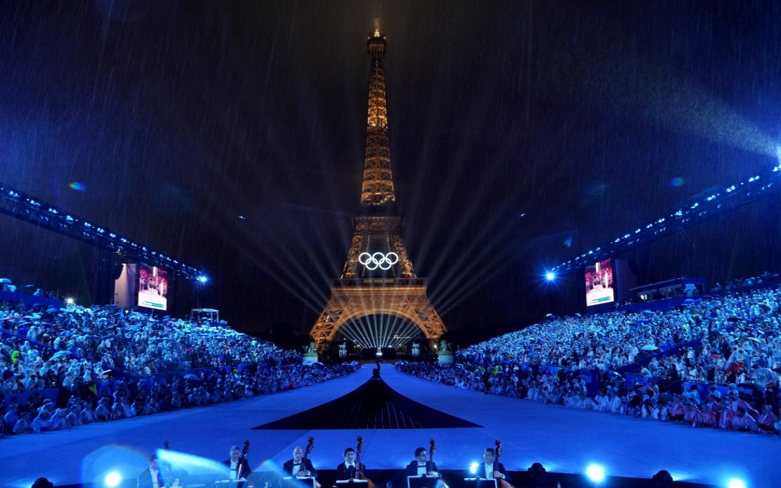 Eiffel Tower, Louvre Close Early as Paris Gripped by Dangerous Heatwave