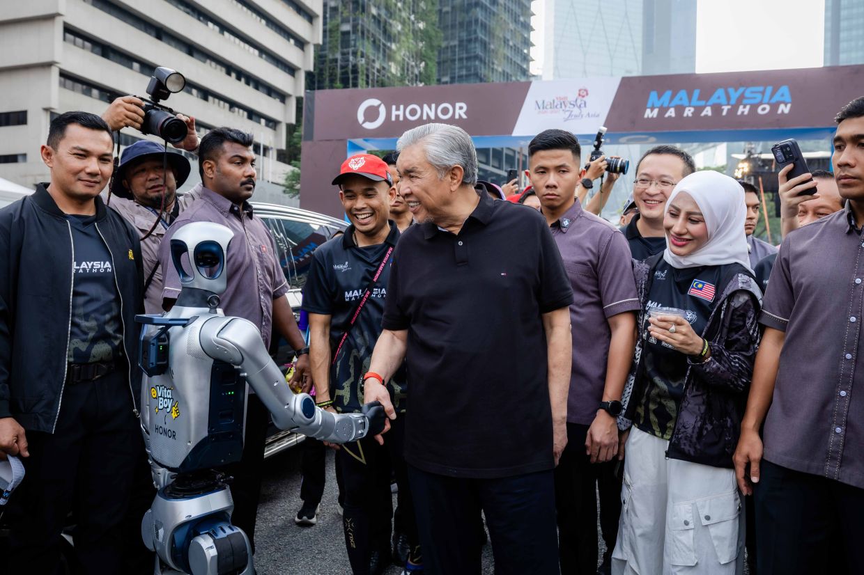 HONOR's Humanoid Robots Make Malaysian Debut at 2026 Marathon in Kuala Lumpur