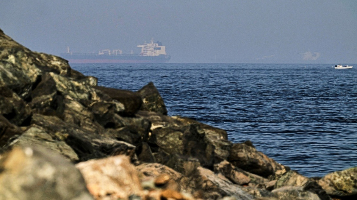 Iran and Oman Establish Temporary Shipping Corridor in Strait of Hormuz