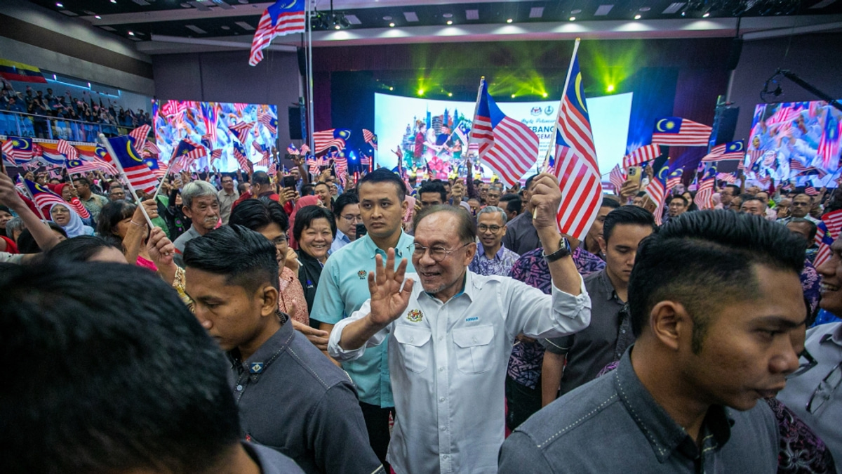 Anwar Cautions Ministers on Campaign Conduct: Freedom Within Bounds