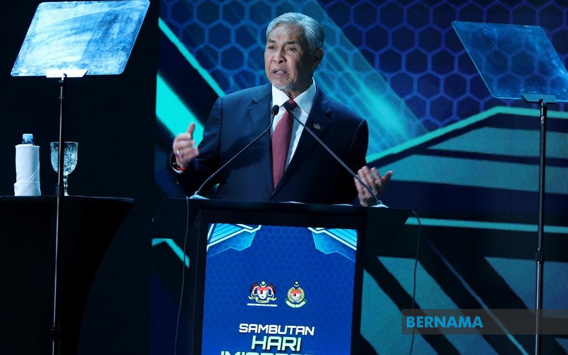Barisan Nasional Commits to Unity Government Following UMNO Assembly Resolution