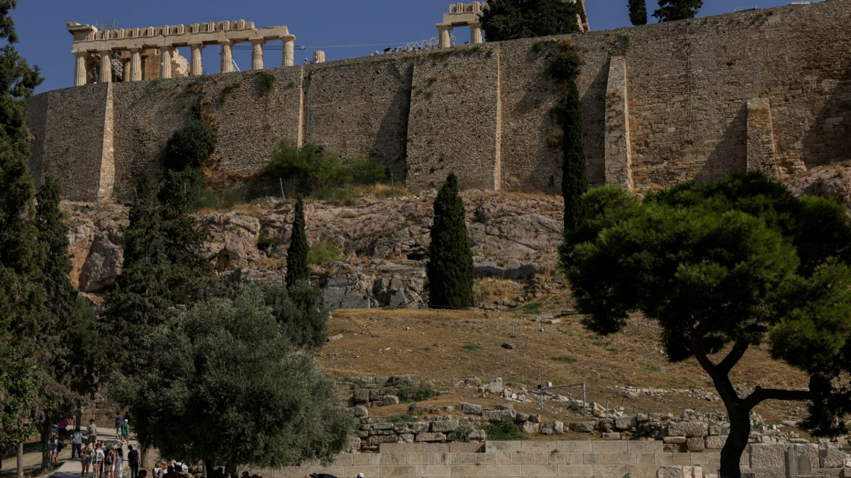 Knife Attack Injures Two Tourists at Athens' Acropolis Archaeological Site