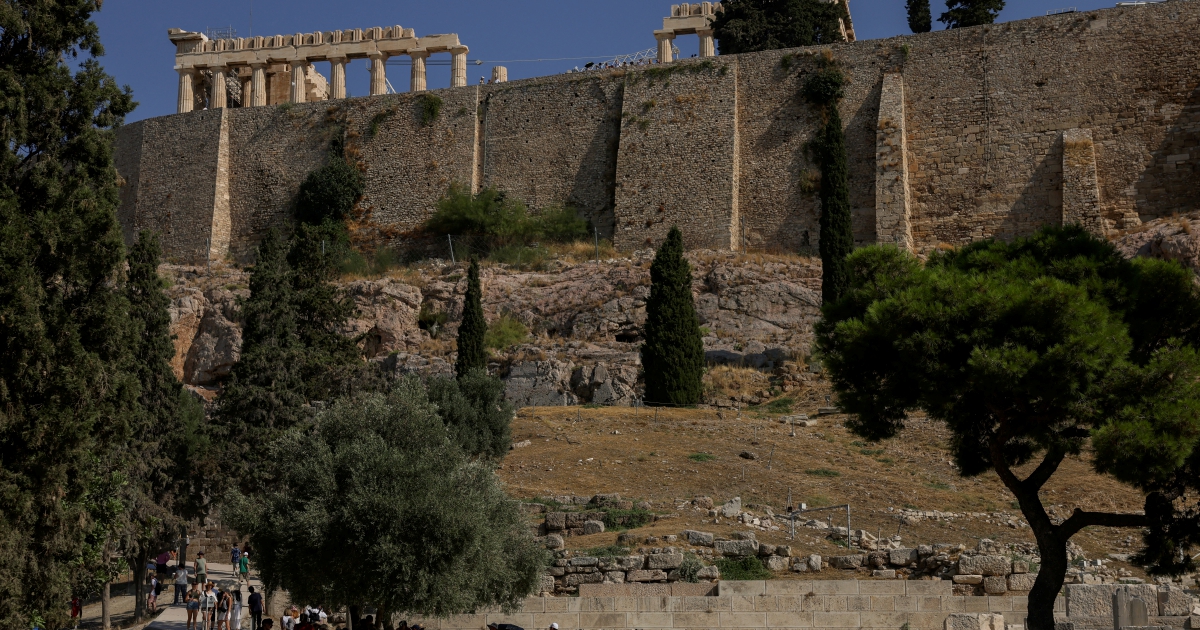 Knife Attack Injures Two Tourists at Athens' Acropolis Archaeological Site