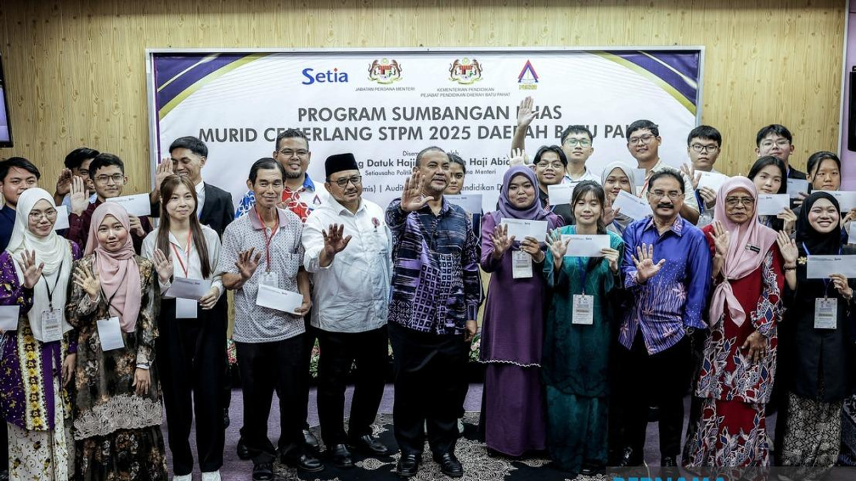 214 Top STPM Students in Batu Pahat Receive Prime Minister's Special Recognition Awards