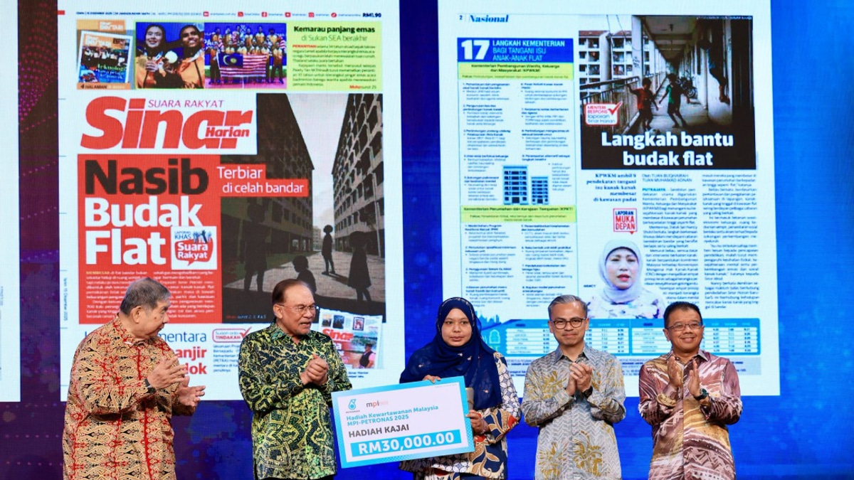 Strong Democracy Requires Ethical, Independent Media, Says Communications Minister