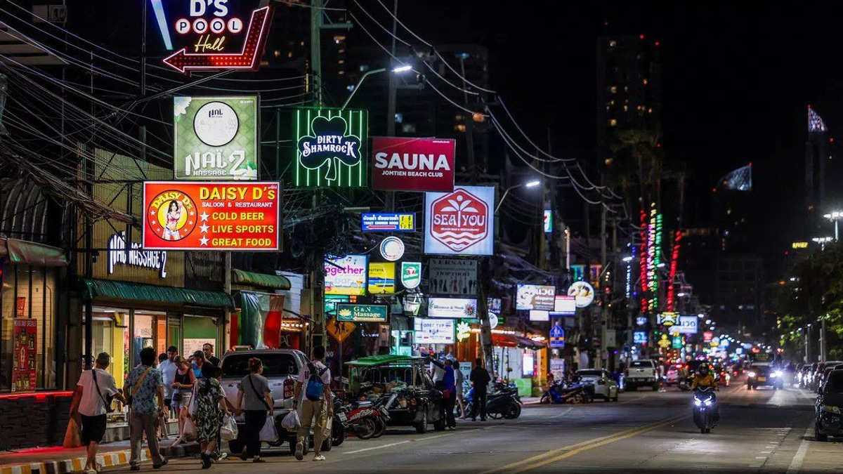 US Navy carrier docks in Pattaya amid hopes for economic relief and concerns over exploitation