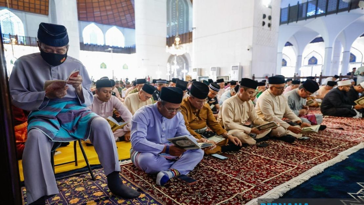 Sultan Sharafuddin Leads Prayers Honouring Selangor's Security Forces
