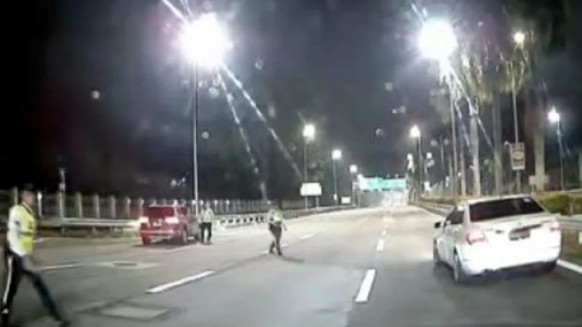 Police detain 20-year-old Mercedes driver after dramatic Sprint Expressway roadblock breach