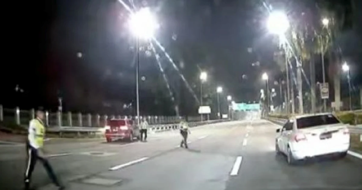Police detain 20-year-old Mercedes driver after dramatic Sprint Expressway roadblock breach