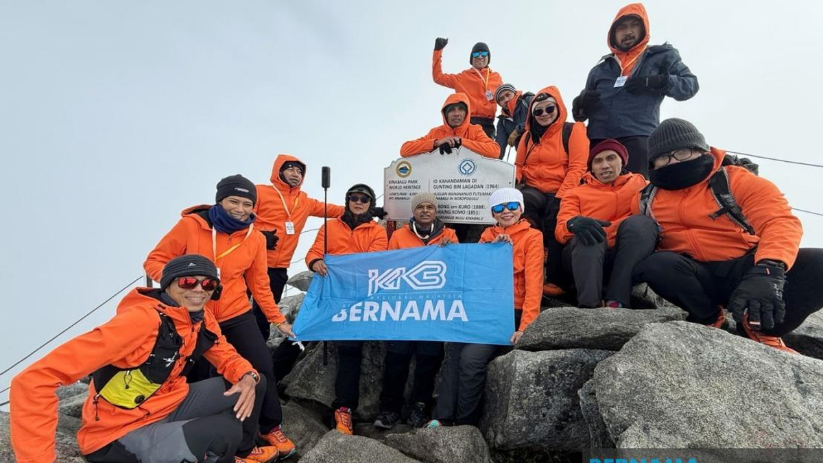 Bernama Scales Mount Kinabalu for Journalists' Day, Pursues Two National Records