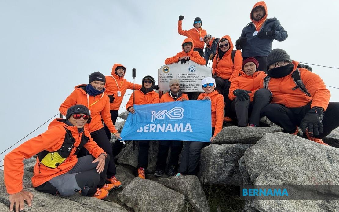 Bernama Scales Mount Kinabalu for Journalists' Day, Pursues Two National Records