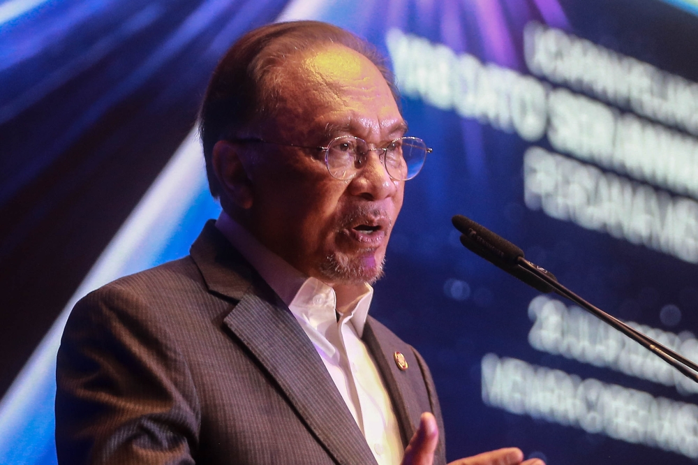 Anwar Calls for Strong Turnout in Negeri Sembilan Election, Promising Stability and Economic Growth