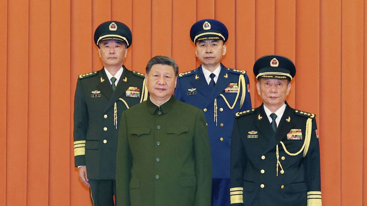 China Promotes Two Military Officers to General Rank Amid Anti-Corruption Reshuffles