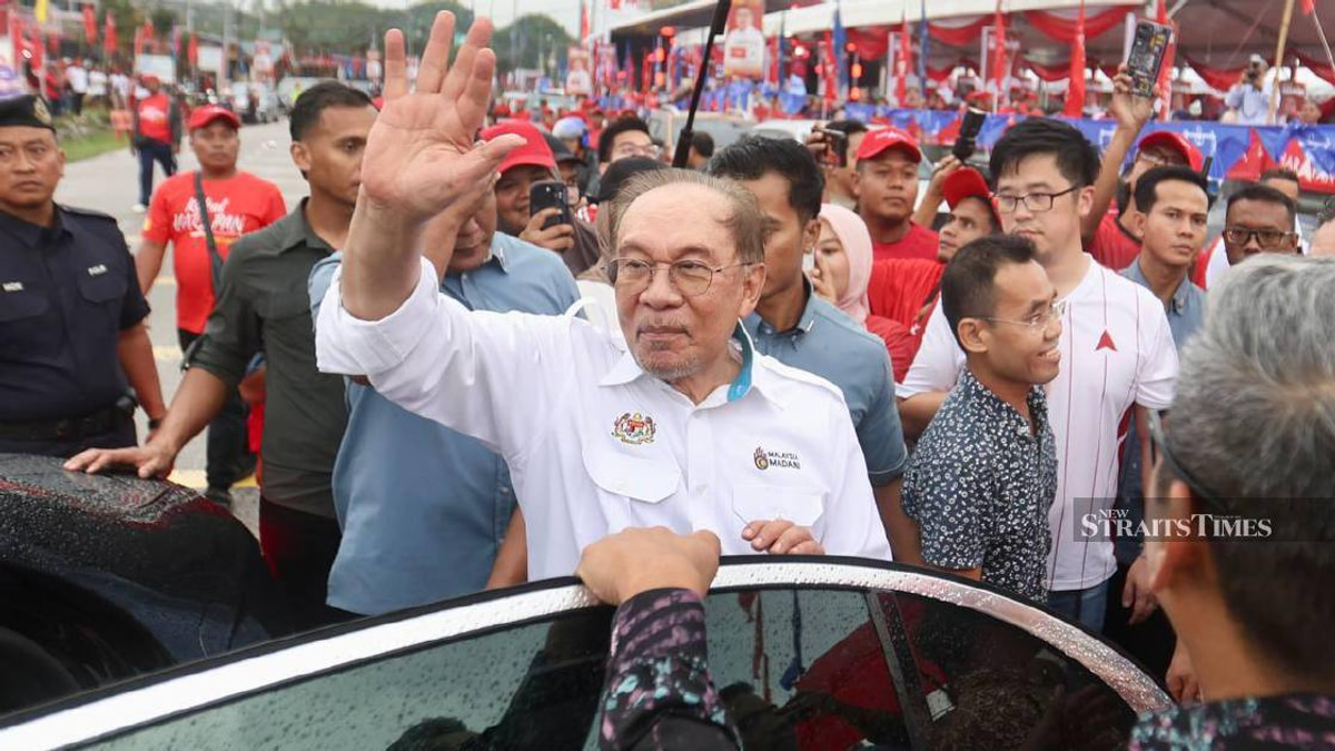 Anwar Condemns Campaign Attacks on Opposition Leader Loke in Negeri Sembilan Race