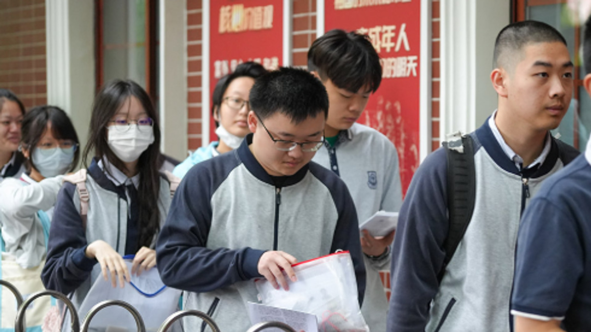 Chinese Universities Escalate Battle Against High-Tech Exam Cheating with Device Bans and AI Proctoring