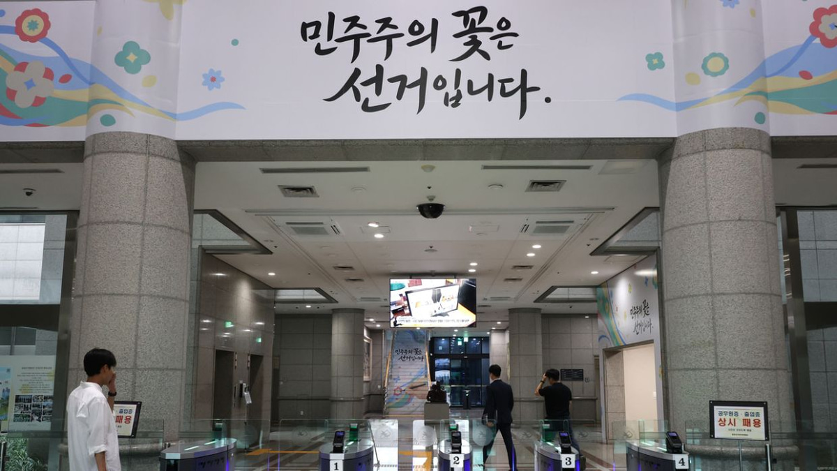 South Korean Election Commission Raided Over Data Manipulation in Ballot Shortage Scandal
