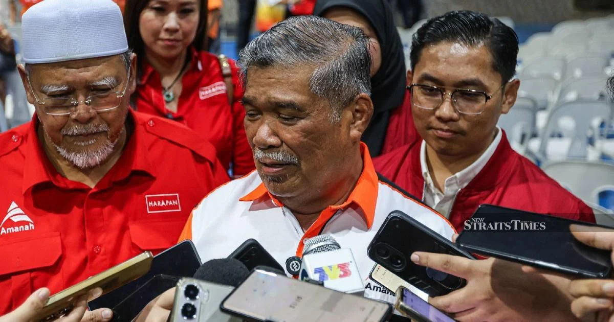 Mohamad Sabu Challenges PAS Credibility, Warns Voters Against Following Political Directives