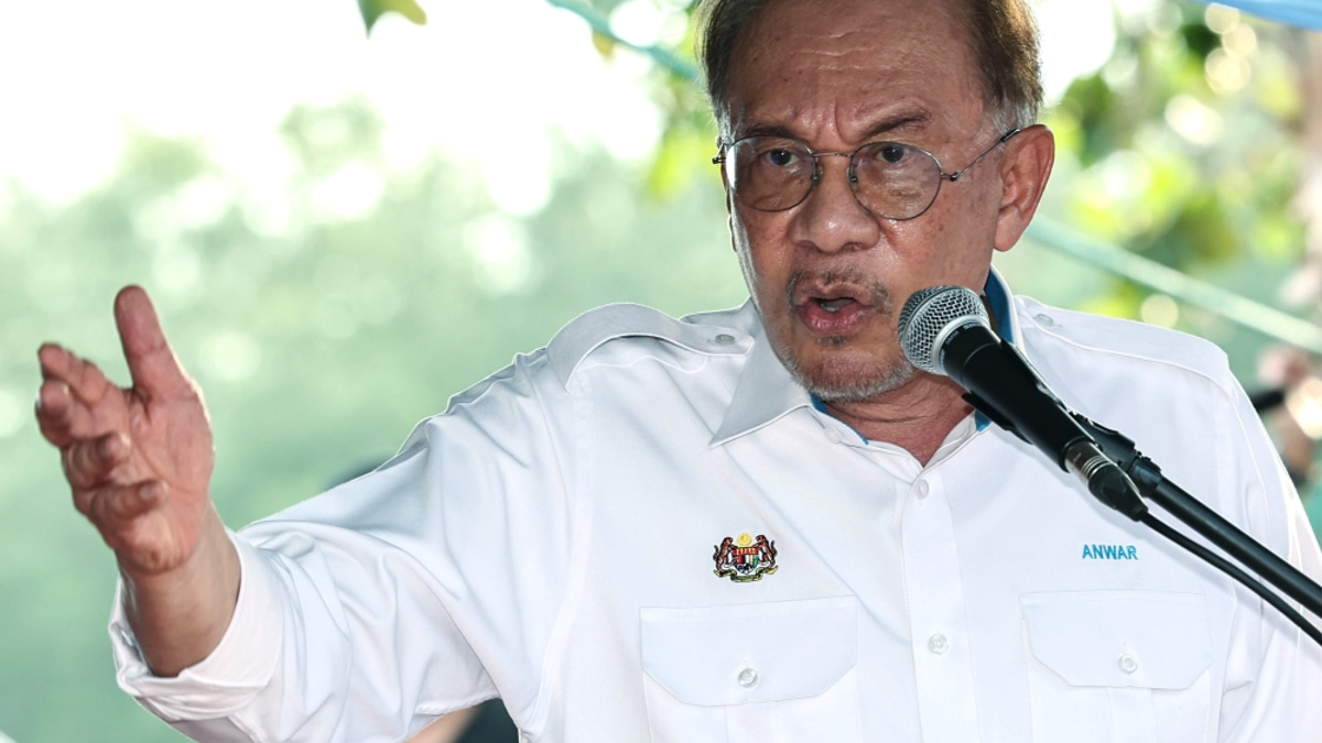 Anwar Defends Economic Record, Highlights Fuel Price Competitiveness Against Saudi Arabia