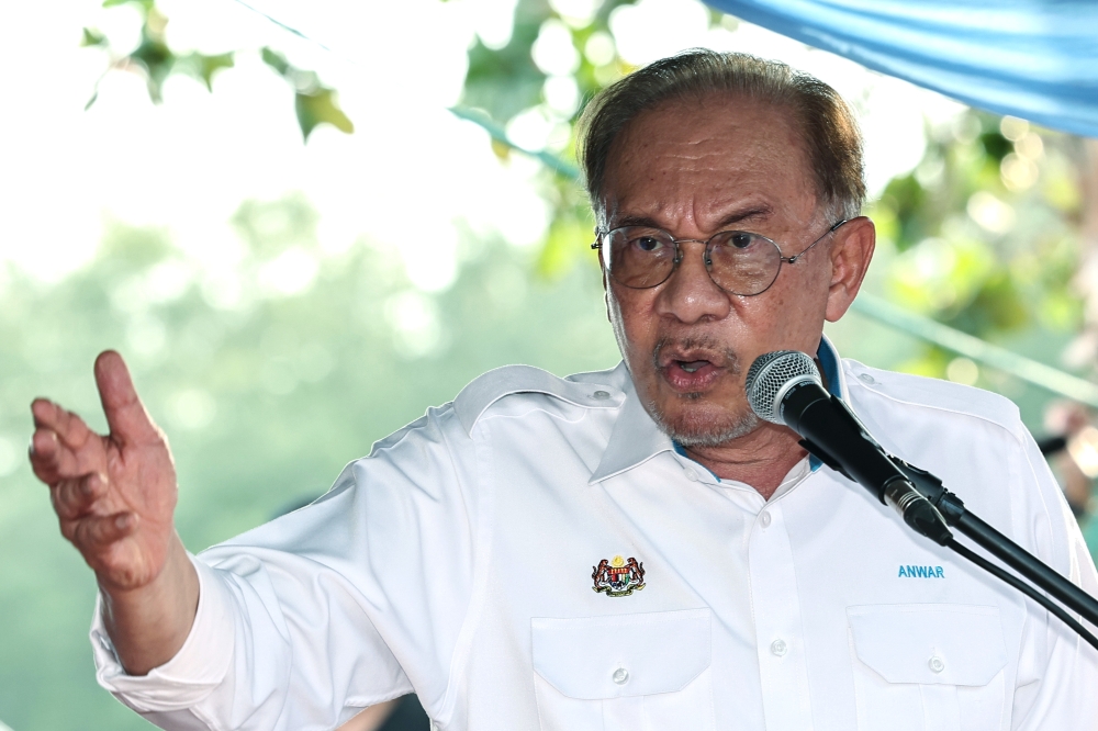 Anwar Defends Economic Record, Highlights Fuel Price Competitiveness Against Saudi Arabia