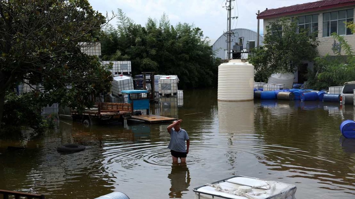 China Mobilizes Major Rescue Operation After Typhoon Dolphin Breaches Levee in Henan