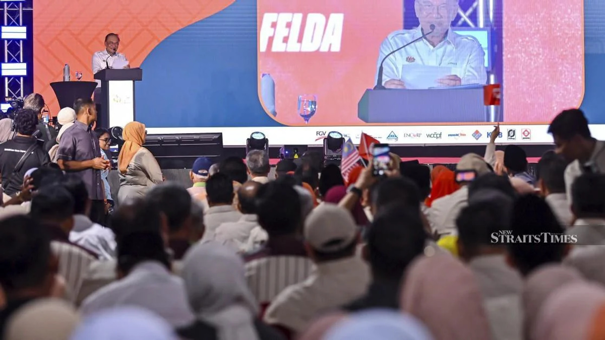 Anwar Urges Felda to Break Cycle of Debt, Learn from Previous Mismanagement
