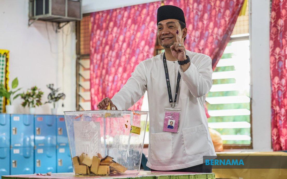 Johor Menteri Besar Onn Hafiz Votes in State Election Bid for Second Term
