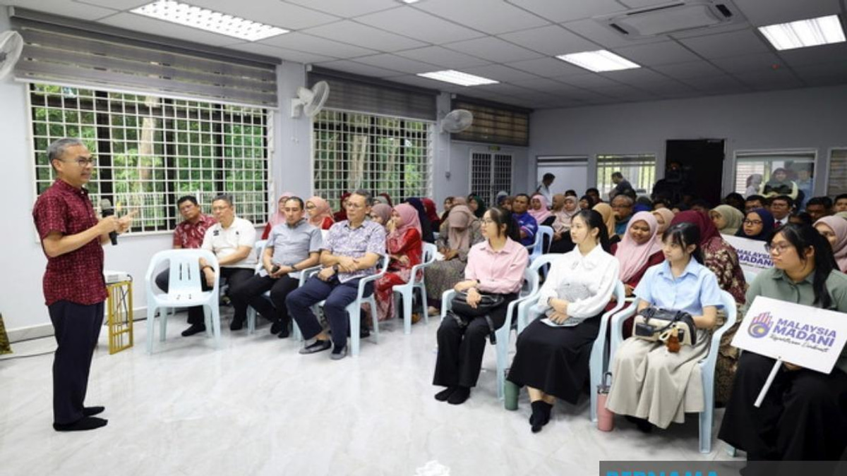 Malaysia Must Build Digital Literacy and Patriotic Values in Youth, Says Fahmi