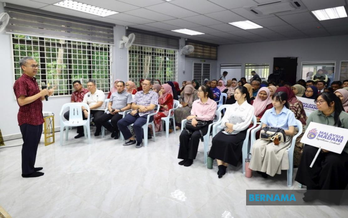 Malaysia Must Build Digital Literacy and Patriotic Values in Youth, Says Fahmi