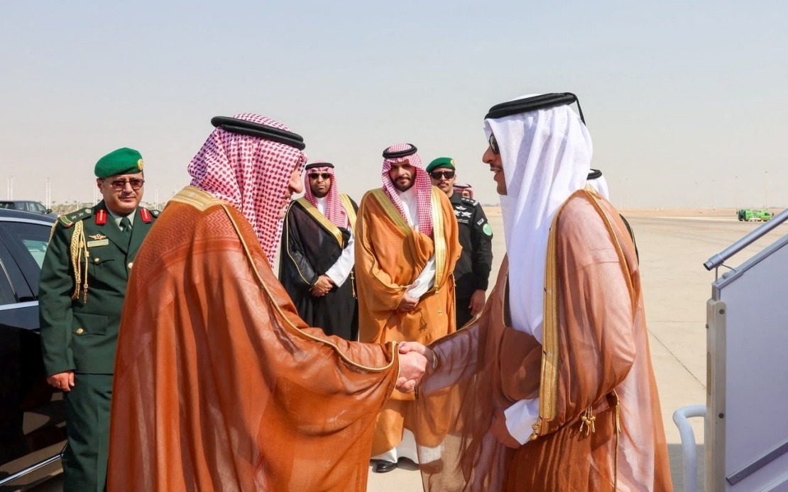 Qatar's Premier Visits Saudi Arabia to Push Regional Dialogue and Stability