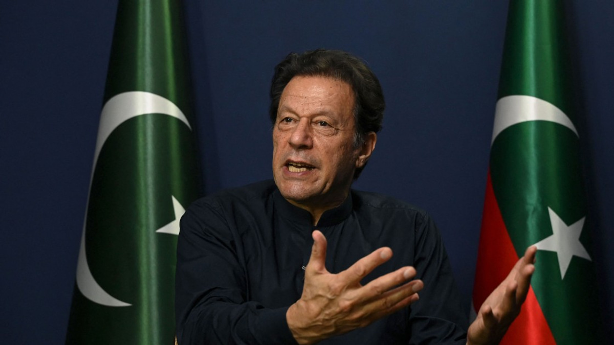 Pakistan's Top Court Orders Former PM Imran Khan Transferred to Hospital from Detention