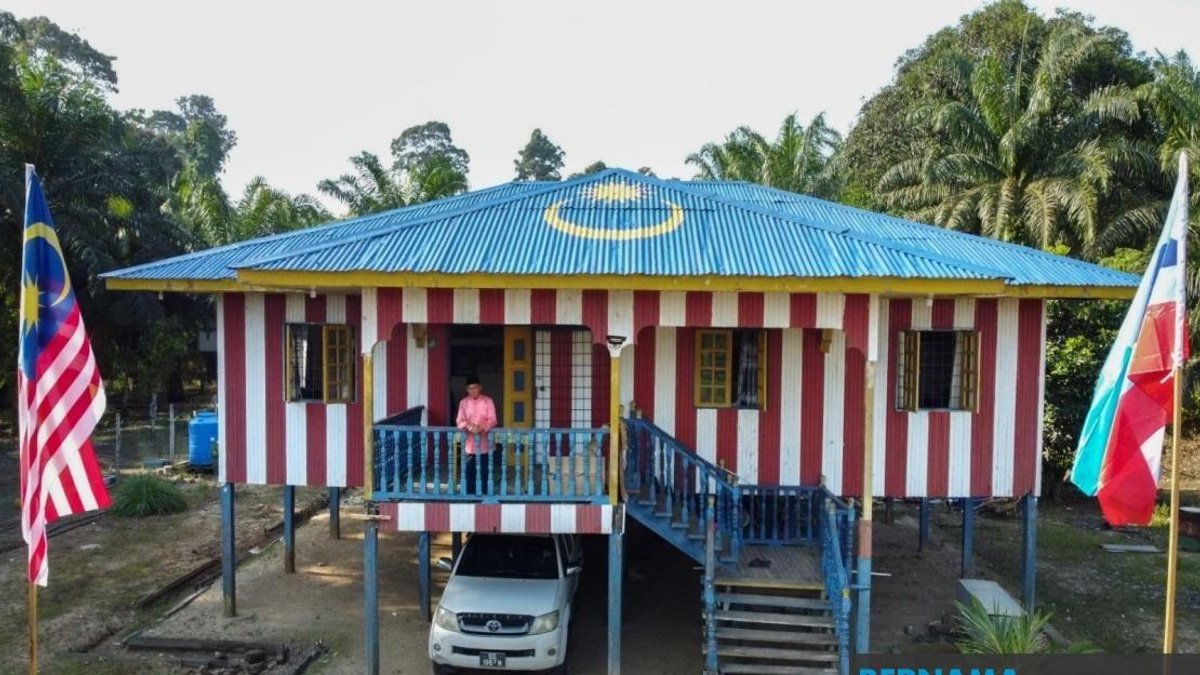 Sandakan Entrepreneur Transforms Home Into Patriotic Monument With Jalur Gemilang Colours