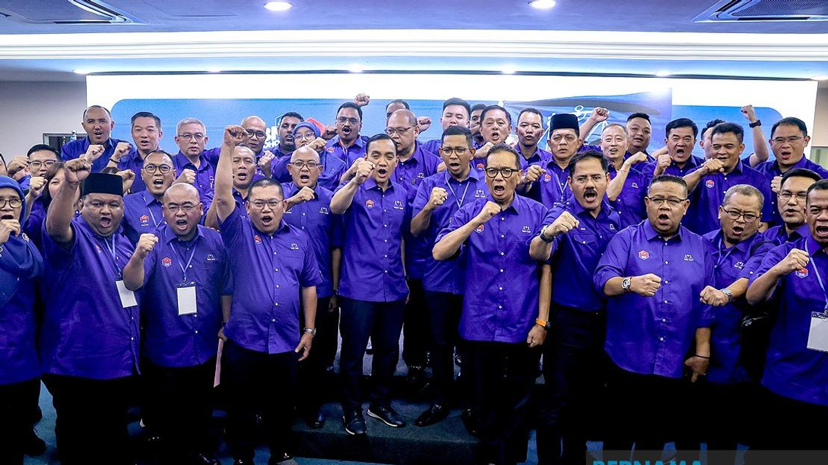 Adham Baba Seeks Return To Pasir Raja As BN Unveils Full Johor Election Slate